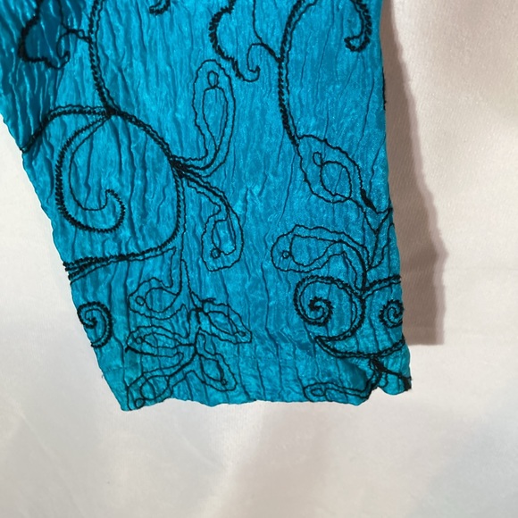 20-18 CHICO'S blue black scroll embroidered crinkled silk button up top 1 - Picture 3 of 7